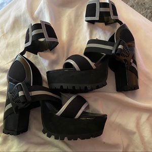 4 inch current mood buckle heel